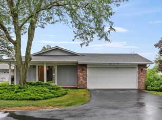 727 Tamarack Dr E, West Bend, WI 53095