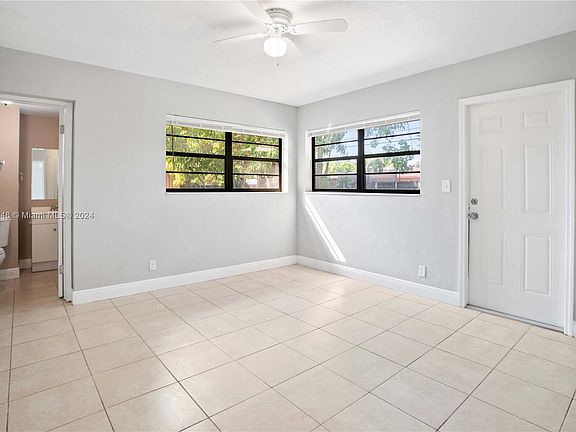 4th image of 1008 Long Island Ave