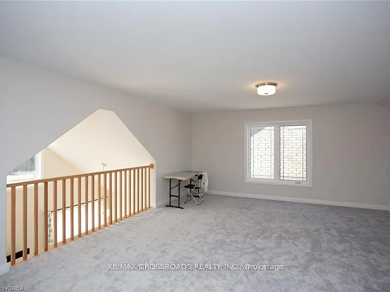 535 Macintosh Grv — Photo 21