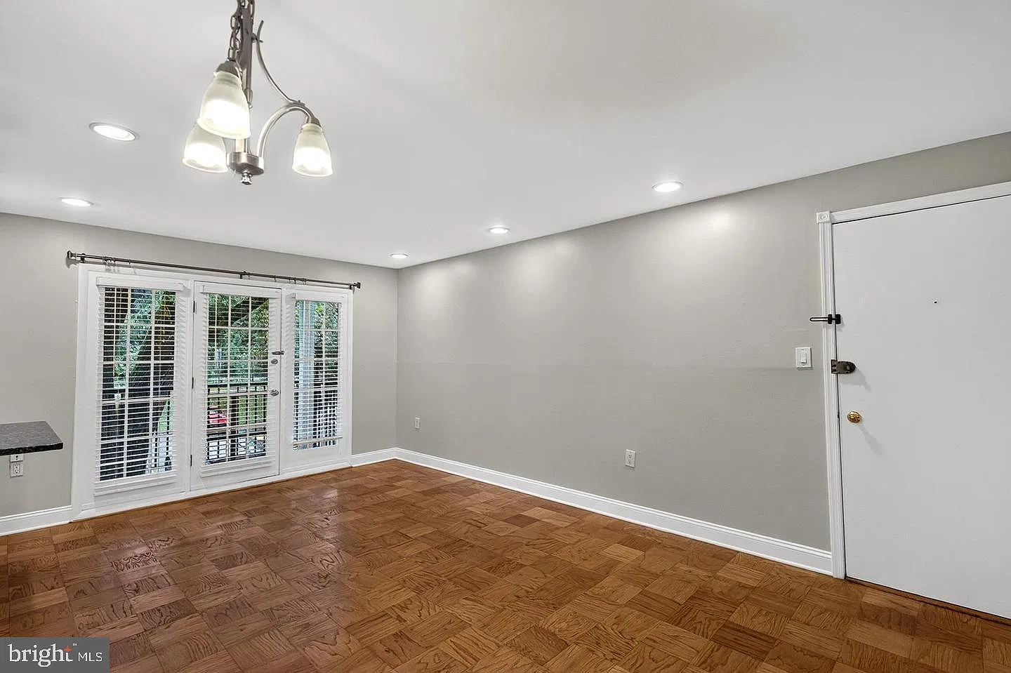 2 bed, 1.0 bath, 914 sqft, $2,100 — Photo 2