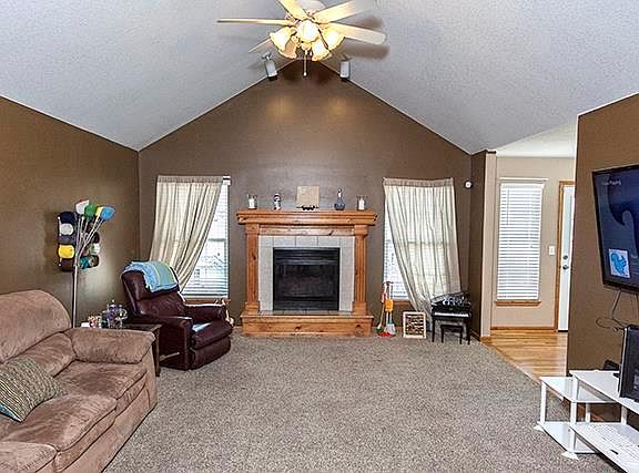 3rd image of 730 Ginger Hill Dr