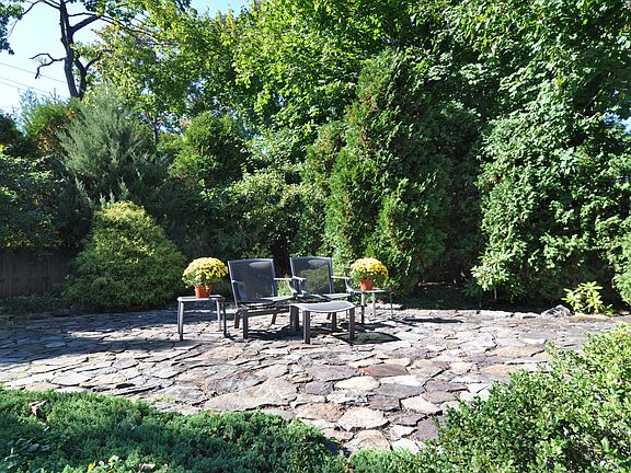 Large Garden with Different Seating Areas