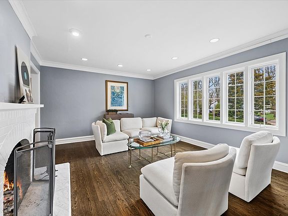 3rd image of 1831 Beverly Pl