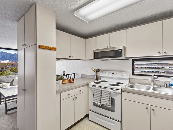 3rd image of 909 Coolidge St APT 301