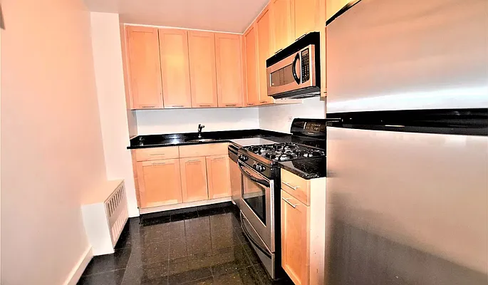 Rented by Manhattan Realty Group | media 5