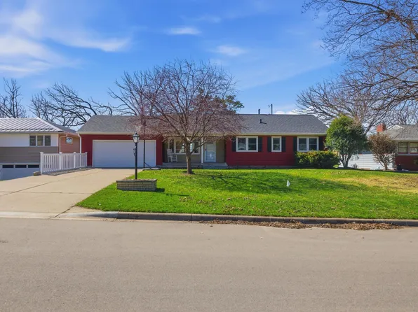 2095 Fairways Ln, Roseville, MN 55113