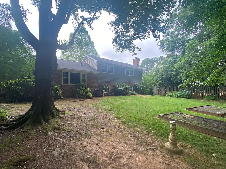 1830 Queens Way — Photo 41