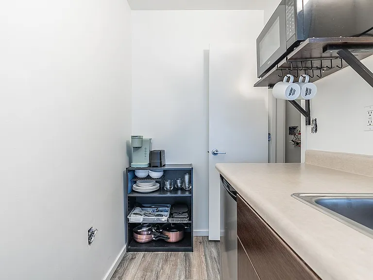 OneOne6 Apartments — Photo 14