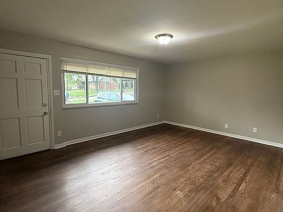 3rd image of 2649 Tiverton Ln