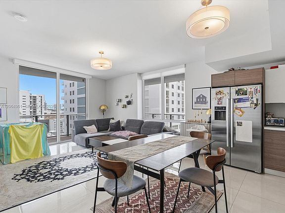 2nd image of 1010 SW 2nd Ave #1009