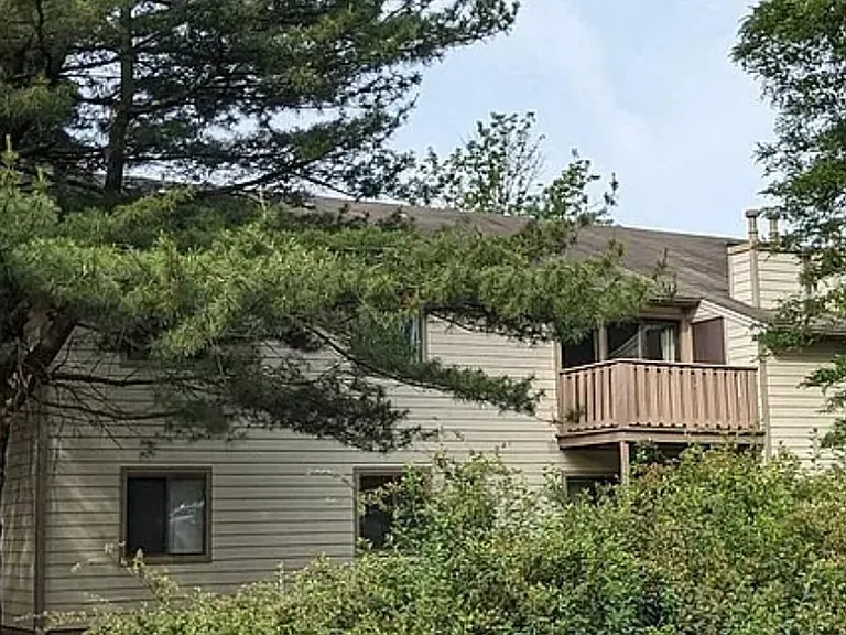 214 Stockton Ct #214 — Photo 2