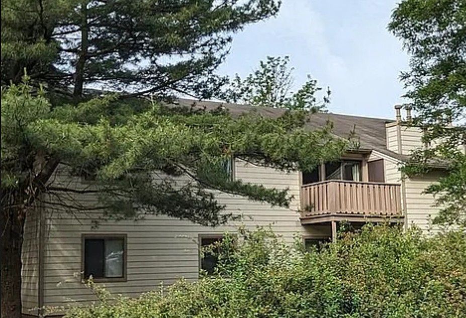 2nd image of 214 Stockton Ct #214