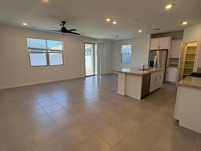 16016 W Buckskin Trl — Photo 3