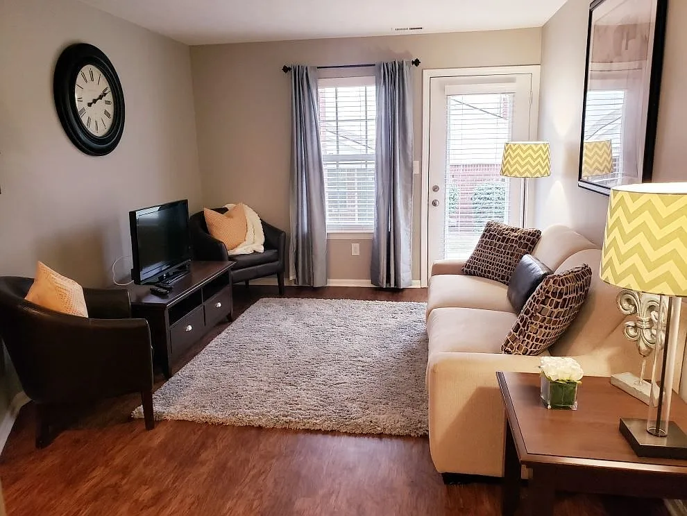 Lakeview Court Apartments — Photo 4