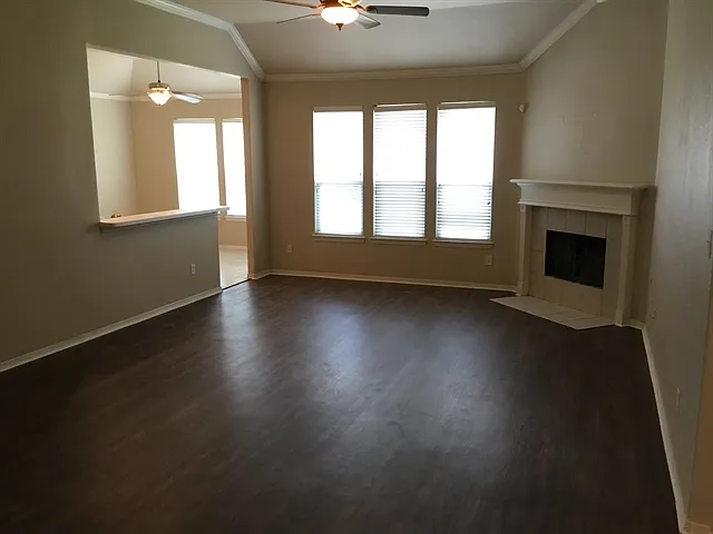 1016 Brazos Ct — Photo 4
