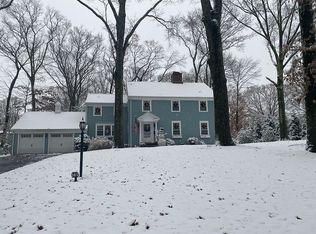 301 Old Oaks Rd, Fairfield, CT 06825