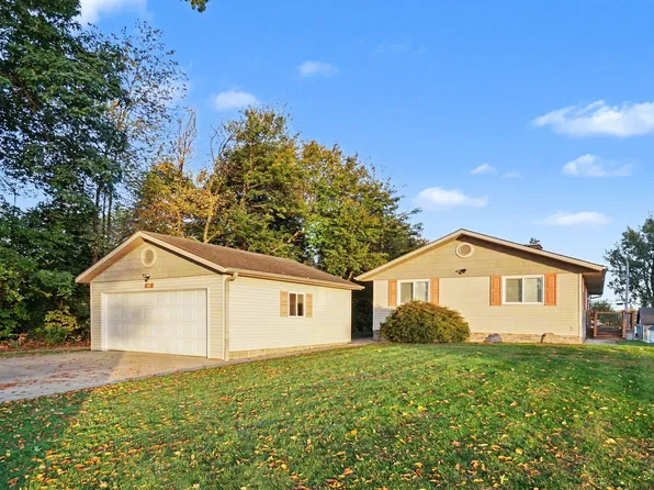 8728 Long Lake Dr E, Scotts, MI 49088
