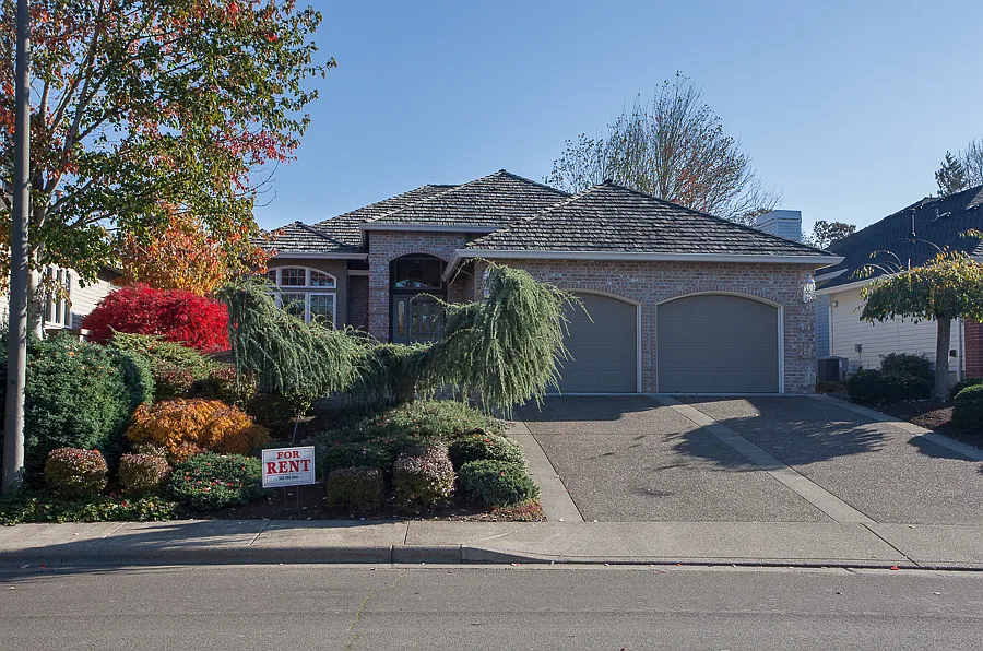 Stunning Home in Claremont near Bethany Portland's Premier 55+ community — Photo 1