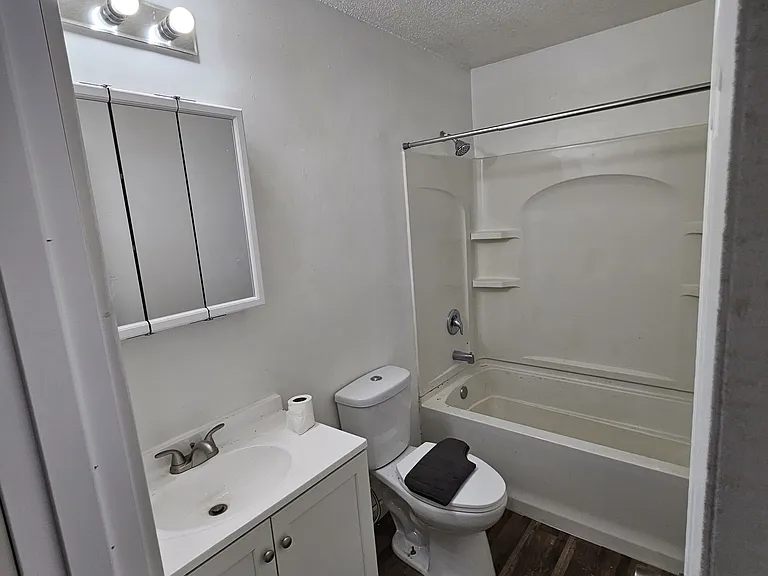1260 Oakview Dr #4 — Photo 17