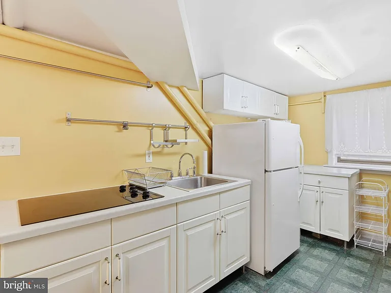 1435 Bolton St — Photo 4
