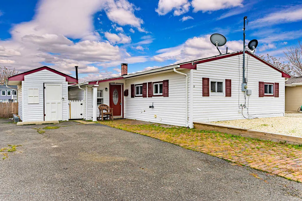 15 Lake Huron Dr photo 1