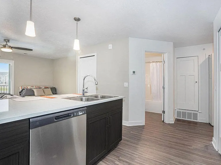 Meadowbrooke Apartment Homes — Photo 10