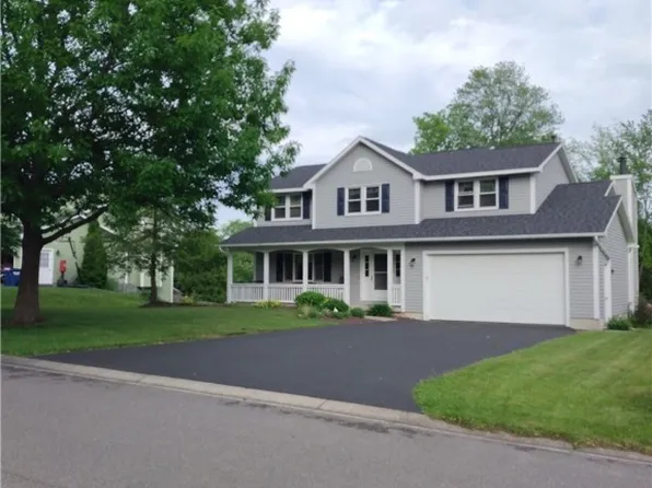 5 Merlewood Pkwy, Baldwinsville, NY 13027