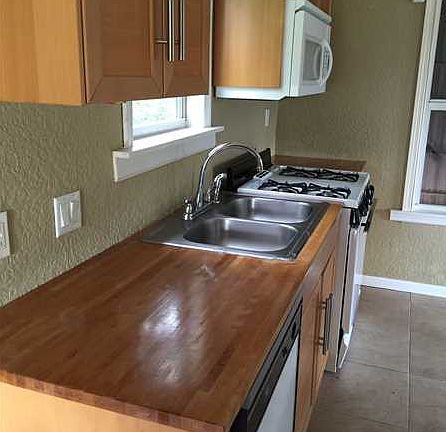 2nd image of 429 Avenida Alegre