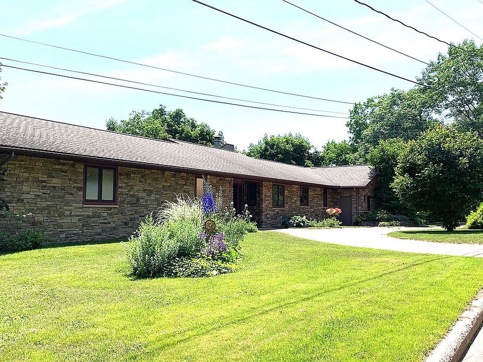 1st image of 621 Mountain St