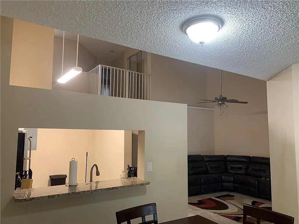 2 bed, 2.0 bath, 1185 sqft, $2,200 — Photo 2