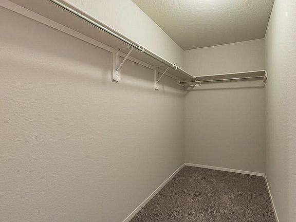 3rd image of 2915 Beechwood Dr