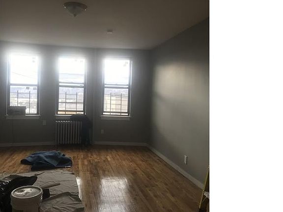 2nd image of 2 Van Cortlandt Park Ave 2n-flr 2