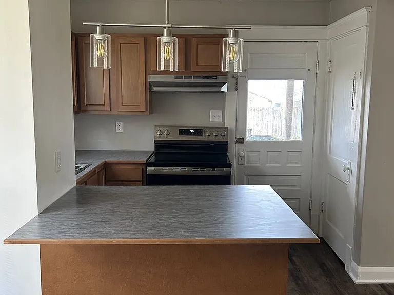 211 Carnegie Ave — Photo 3