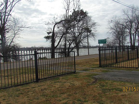 2nd image of 3365 Lakeshore Dr N