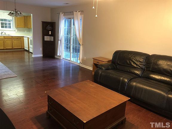 3rd image of 106 Bermuda Green Dr