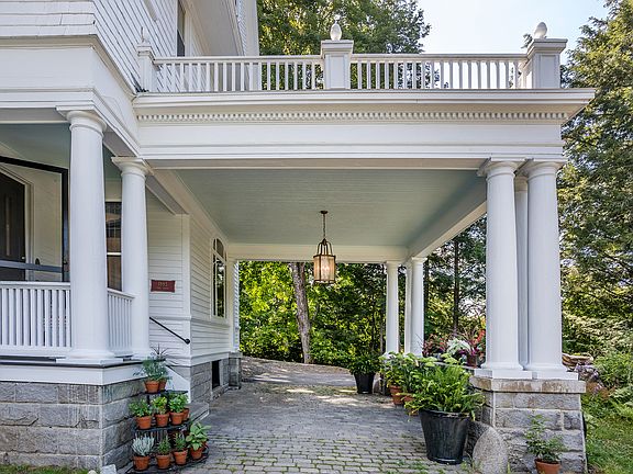 480 Main Street South