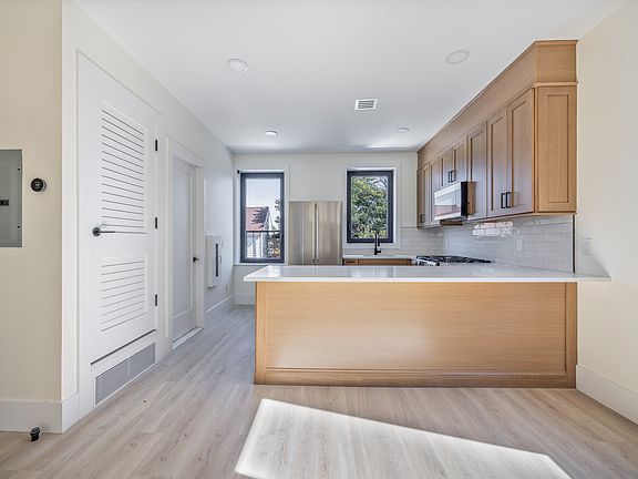 5th image of 66 Palisade Ave APT 1