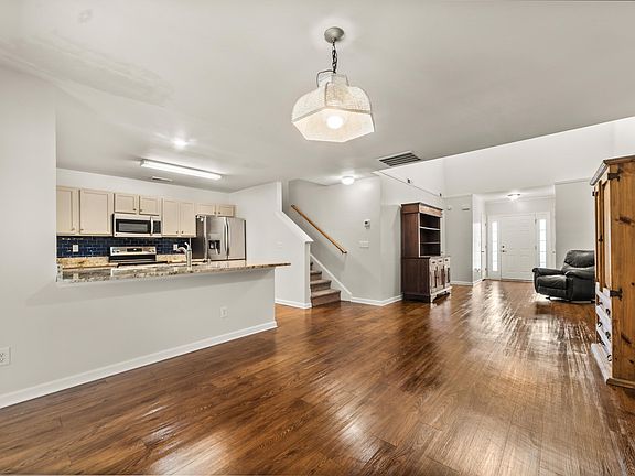 4th image of 2451 Scholar Ln