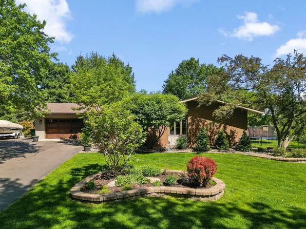 1345 Broadview Ave, Chaska, MN 55318