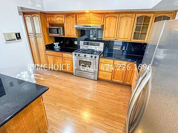 5th image of 23821 Stanhurst Ave