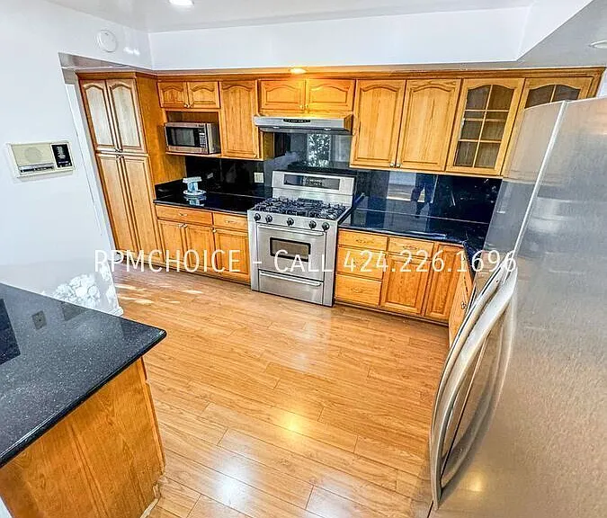 23821 Stanhurst Ave — Photo 5