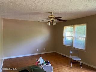 3rd image of 120 Gloria Dr