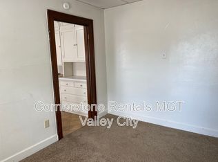 264 College St SE APT 1, Valley City, ND 58072
