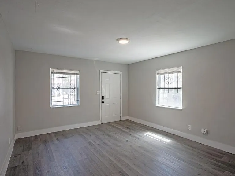 1652 N Myrtle Ave — Photo 4