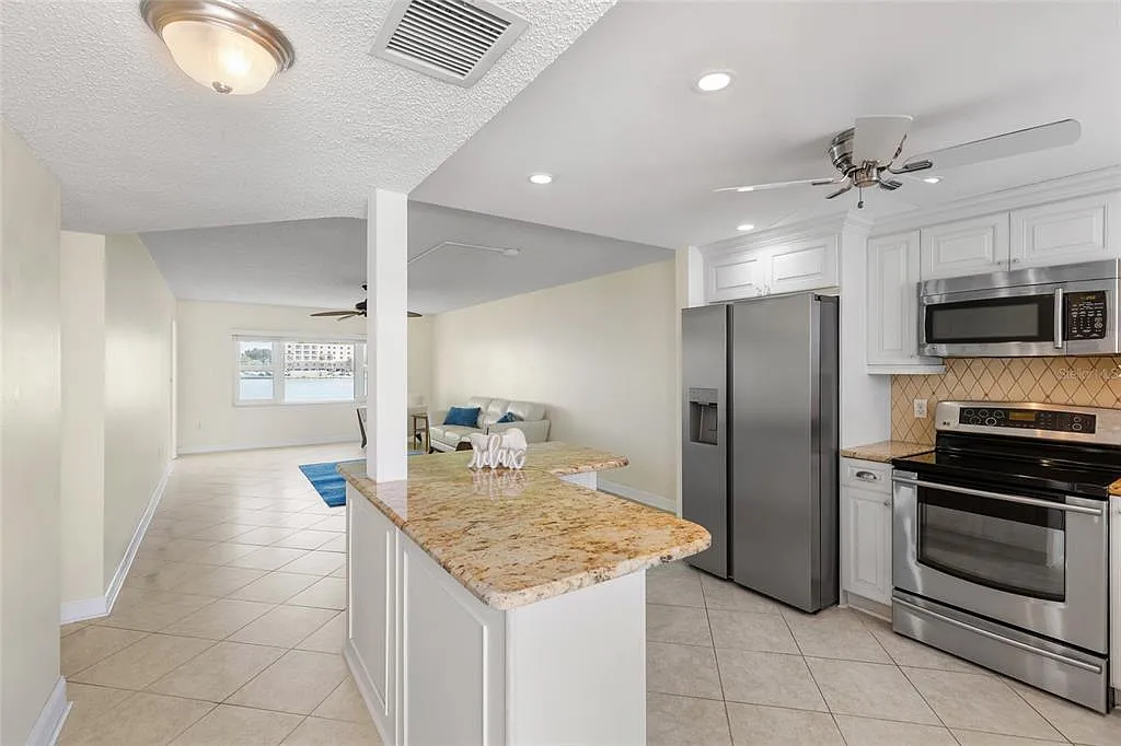 2 bed, 2.0 bath, 1050 sqft, $2,295 — Photo 3