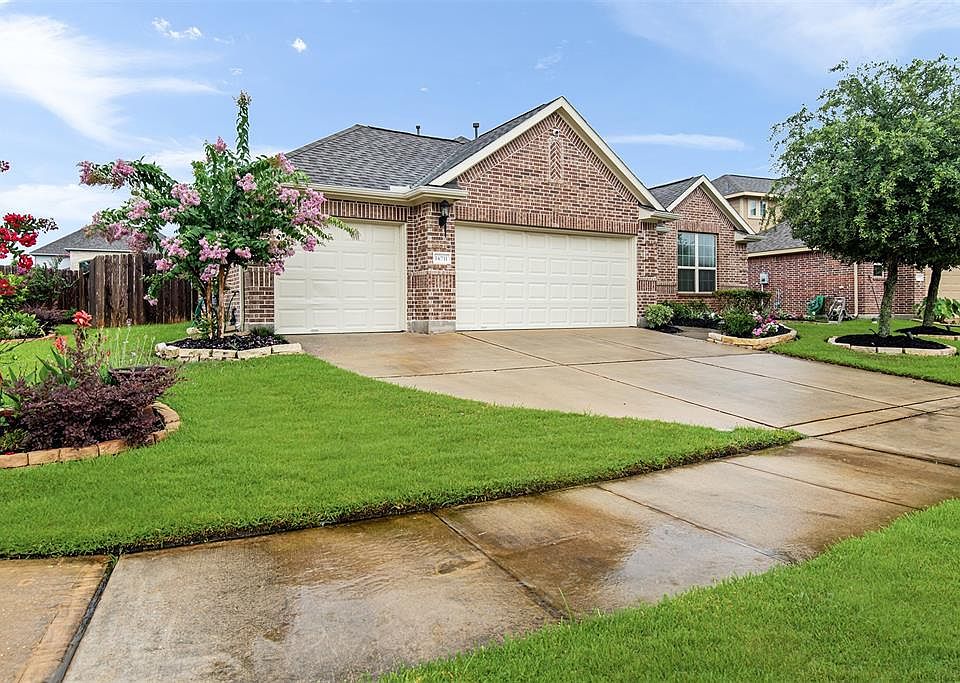 Welcome Home to 16711 Lavon Lake.