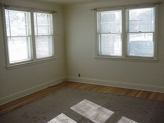 4th image of 738 Randolph St
