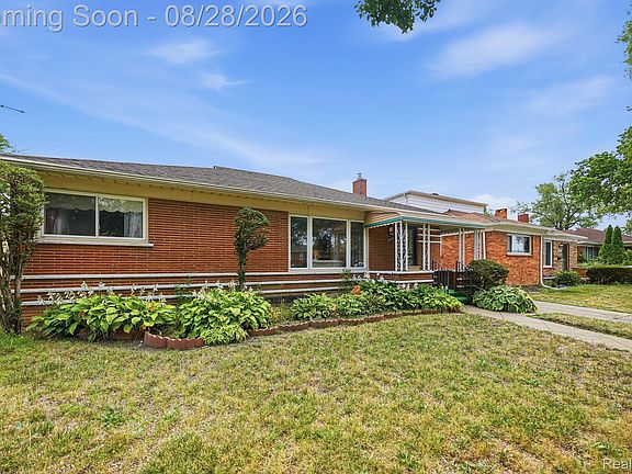 4th image of 20466 Basil St