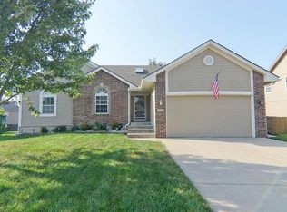 825 SE 11th Ter, Lees Summit, MO 64081