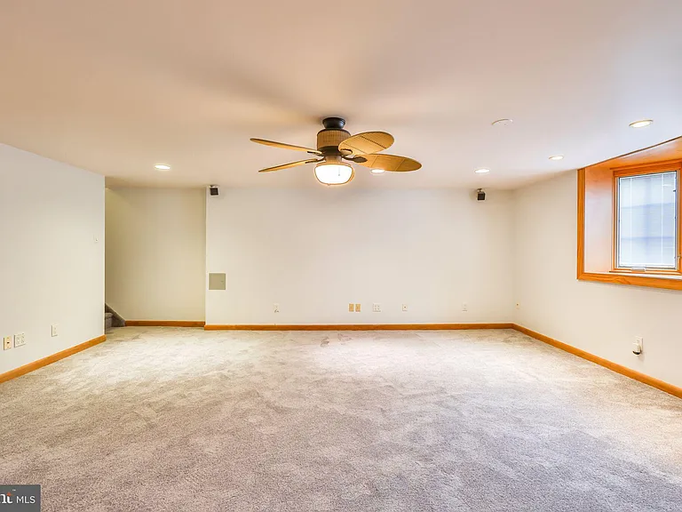 9898 Wistaria St — Photo 41